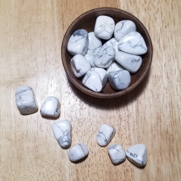 White Howlite Set of 5 Tumbled Stones - Picture 1 of 4